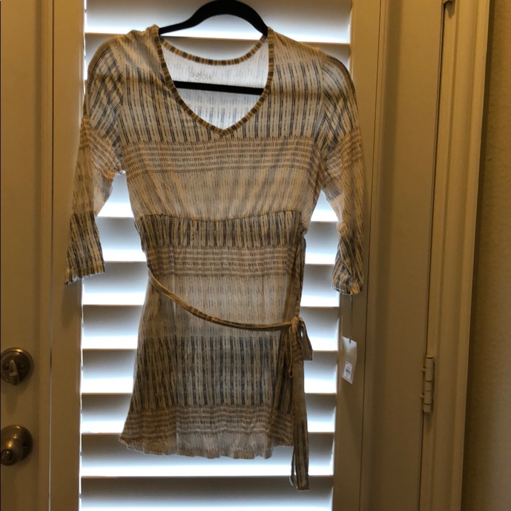 Maternity top with tie